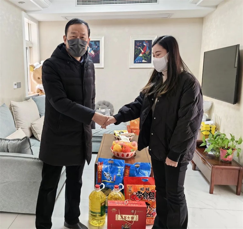 李彪帶隊看望慰問平臺困難職工